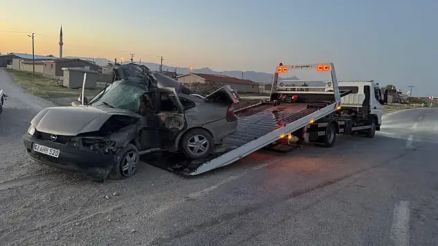 Konya'da hızını alamayan sürücü direğe çarptı: Hayatını kaybetti!