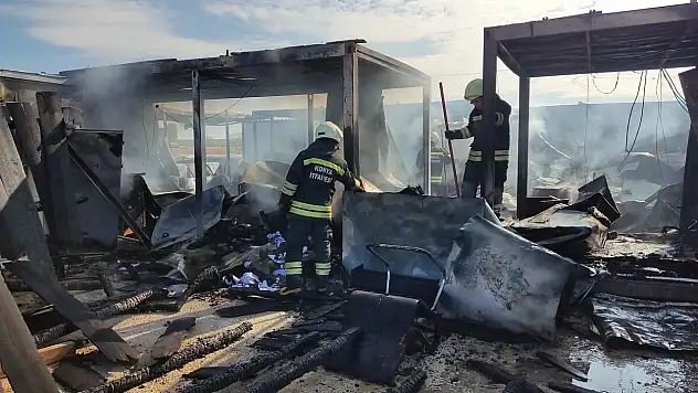 Konya 'da okul inşaatında yangın: 7 konteyner kül oldu
