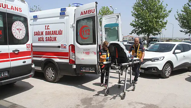 Konya'da otomobil araziye devrildi: 4 kişi yaralandı