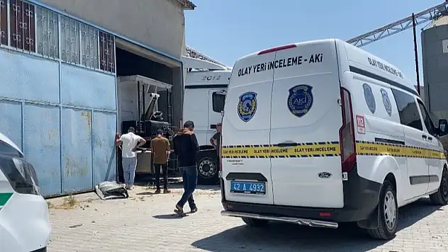 Konya'da tırdan boşaltılan yemlerin altında kalarak hayatını kaybetti