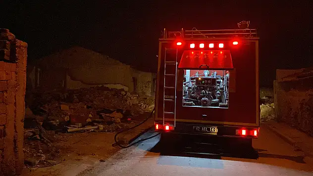 Konya'da yangın paniği: 13 katlı bina sanıldı, metruk ev çıktı!