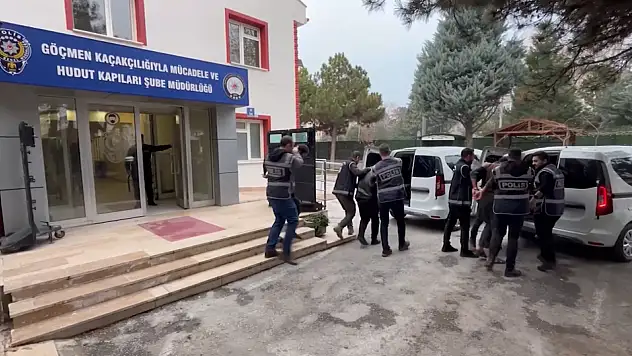 Konya Emniyeti'nden göçmen kaçakçılarına darbe: 8 tutuklama, 362 bin TL ceza!