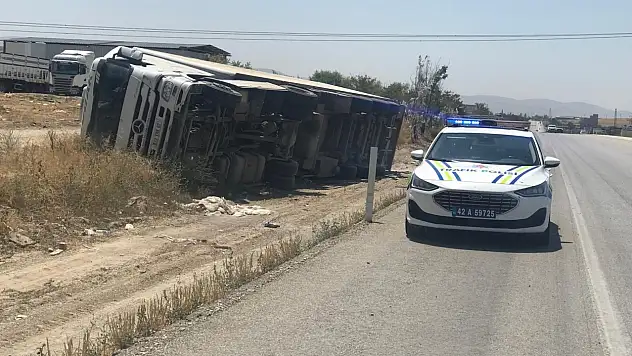 Konya-Adana Yolunda Tır Kazası: Kontrolden Çıkan Tır Devrildi, Sürücü Hafif Yaralı