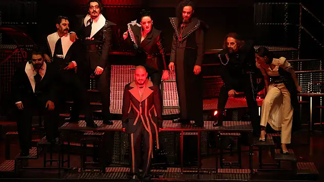 Konya şehir tiyatrosu'na yılın oyunu ödülü