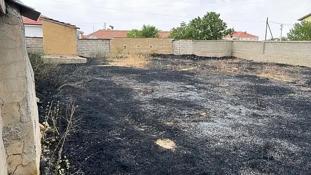 Kulu'da bir evin bahçesinde çıkan ot yangını korkuttu