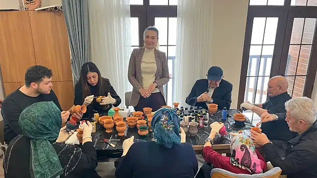 Meliha Ercan Huzurevi'nde Sanat Mesaisi: Toprak Ellerde Hayat Buldu