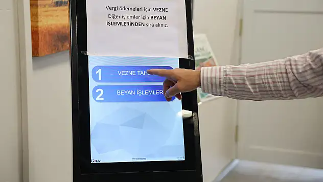 Meram'da vergi ödemeleri için öğle arası kaldırıldı: Kesintisiz hizmet verilecek!