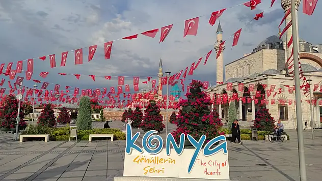 Mevlana Meydanı Çiçek Açtı: Konya'nın Kalbi Rengarenk Oldu