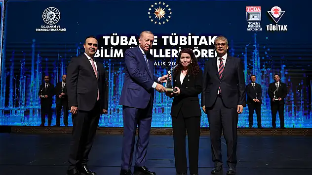 NEÜ Öğretim Üyesi Prof. Dr. Hatice Yıldız Durak'a, 'TÜBİTAK Teşvik Ödülü'nü Cumhurbaşkanı Erdoğan Tevdi Etti