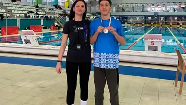 Otizmli Yüzücü Alper Akgül'den 5 Madalya