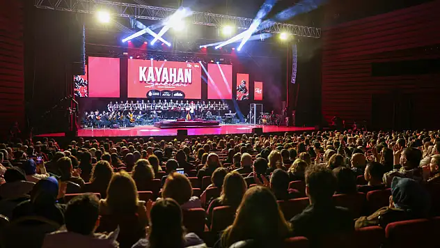 Selçuklu  Kayahan Şarkılarıyla Unutulmaz Bir gece Yaşadı