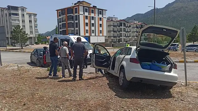 Seydişehir'de iki otomobil çarpıştı: 5 yaralı