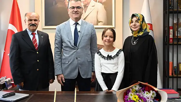 Ustaoğlu makamını Pekmezci'ye devretti!