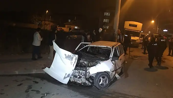 Konya'da iki otomobil çarpıştı: 6 yaralı