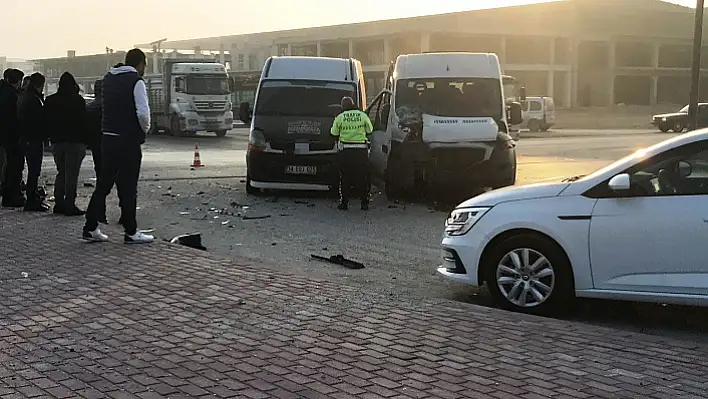 Konya'da yoğun sis kazaya neden oldu: 14 yaralı