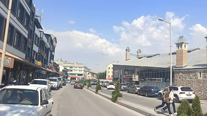 25 Yıllık Sıcaklık Rekoru Kırıldı: Karapınar Alev Alev Yanıyor