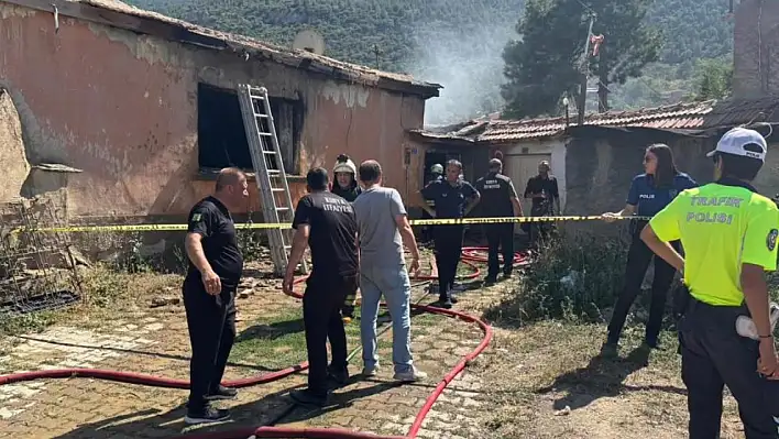 Akşehir'de müstakil bir evde yangın çıktı 1 kişi hayatını kaybetti