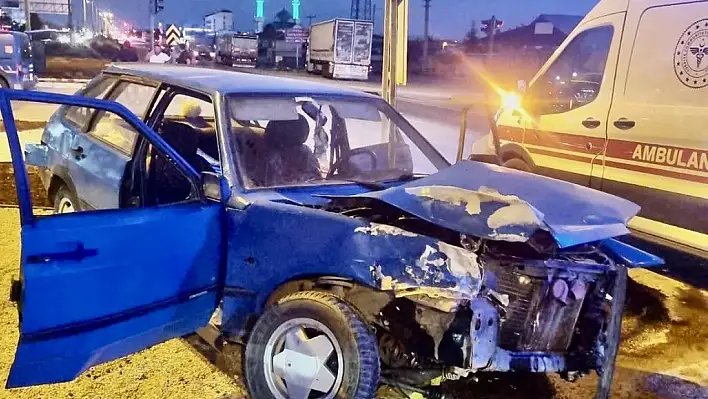 Ankara-Konya Yolunda Feci Kaza: Otomobil TIR'a Çarptı