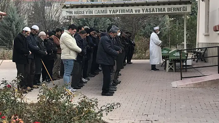 Babaları tarafından öldüren kız kardeşler toprağa verildi