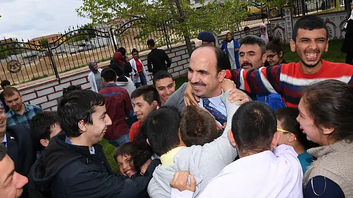 Başkan Altay'dan Engelliler Haftası mesajı: 'Engelleri sevgiyle aşıyoruz'