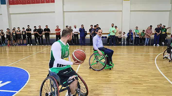 Başkan Altay'dan tekerlekli sandalyede anlamlı maç