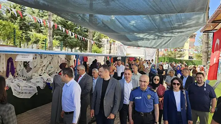 Beyşehir'de kursiyerler binbir emekle hazırladıkları eserlerini sergiledi