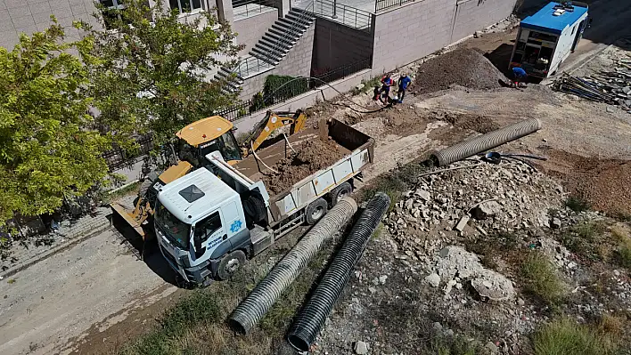 Beyşehir'de yağmur suyu drenaj hatları yenileniyor