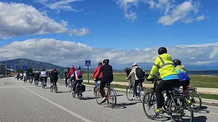 Beyşehir Gölü İçin 25 Kilometre Pedal Çevirdiler