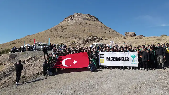 Bilgehane öğrencileri Takkeli Dağ'da Zirveye Yürüdü