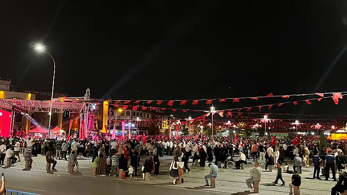 Binlerce Konyalı Meydanlarda: 15 Temmuz Ruhu Yeniden Canlandı
