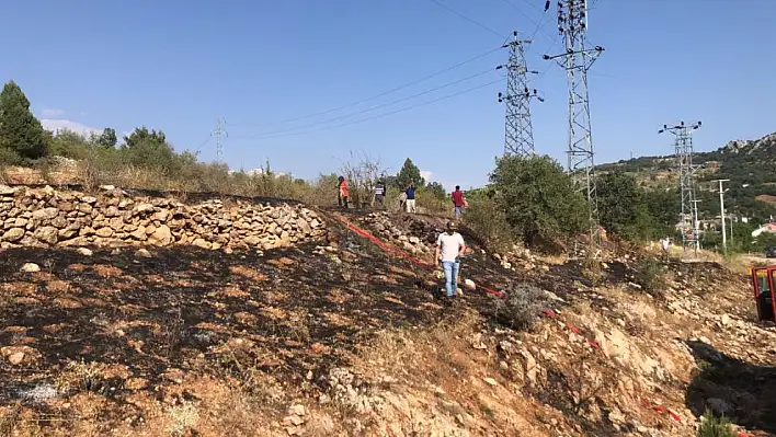 Bozkır'da otluk alanda çıkan yangın paniğe neden oldu