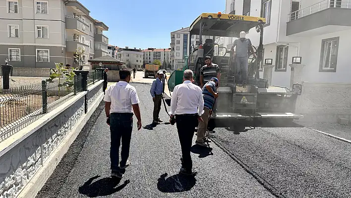 Ereğli Belediyesi sıcak asfaltta yoğun mesaiye devam ediyor