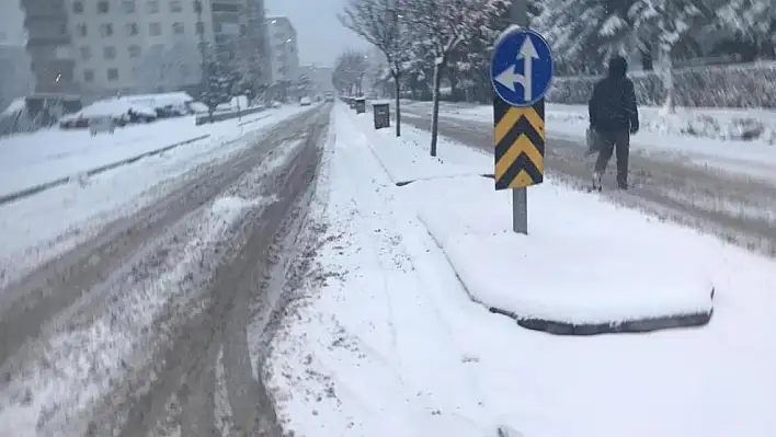 Ereğli'de kar yağışı etkili oluyor