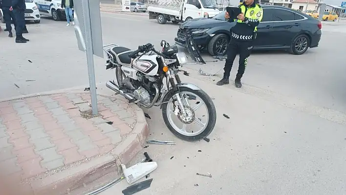 Ereğli'de motosiklet ile otomobil çarpıştı 1 yaralı