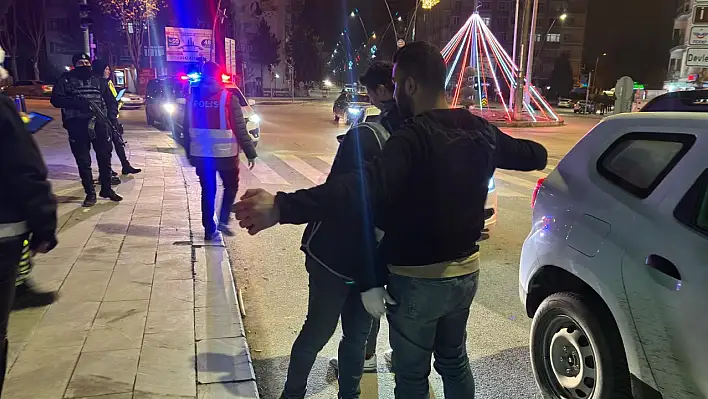 Ereğli'de Yeni Yıl Yoğunluğu: Polis Ekiplerinden Gece Boyunca Denetim