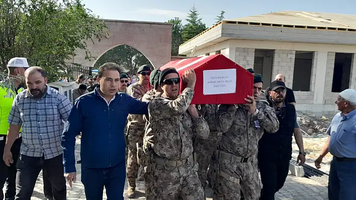 Hayatını kaybeden özel harekat kursiyeri baba ocağında sonsuzluğa uğurladı!