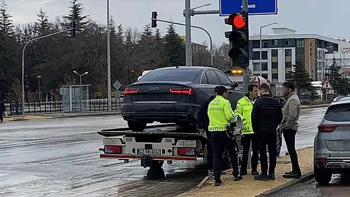 Jandarma'nın dur ihtarına uymayan plakasız otomobil polise yakalandı