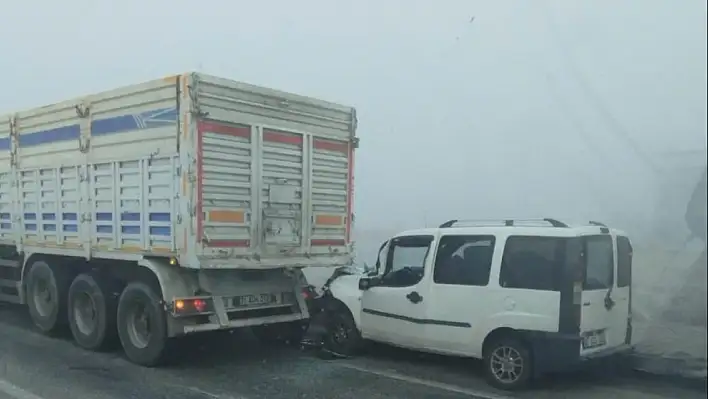 Karapınar'da yoğun sis etkisini sürdürüyor