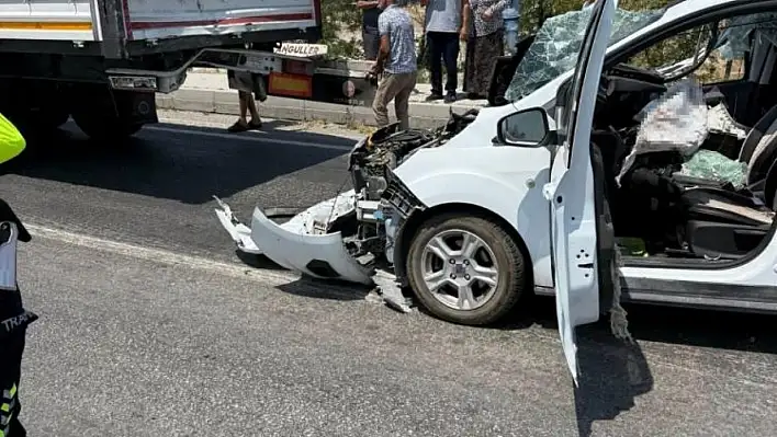 Karapınar tıra arkadan çarpan otomobilin sürücüsü ağır yaralandı