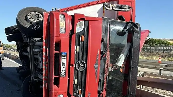Kontrolden çıkan kamyon devrildi: 1 yaralı