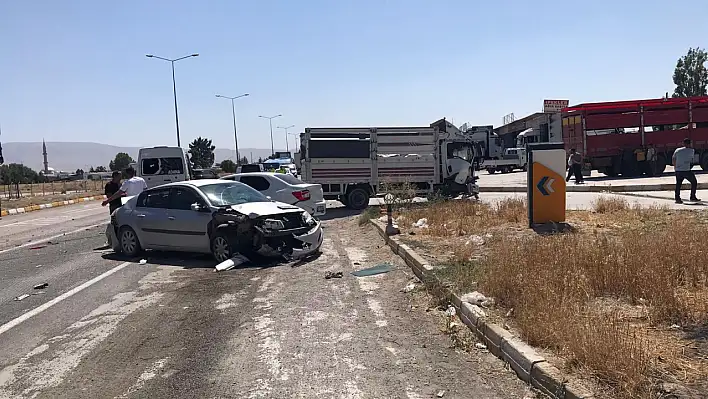 Konya-Adana Yolu'nda Kaza: TIR, Kamyonet ve 3 Araç Çarpıştı