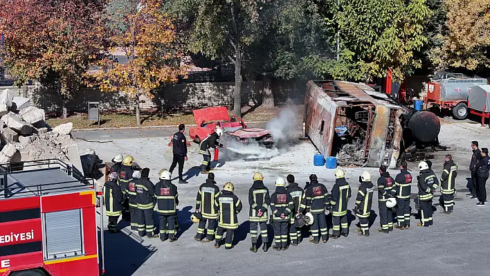 Konya Büyükşehir'in 'Gönüllü İtfaiyecilik Projesi' örnek oluyor