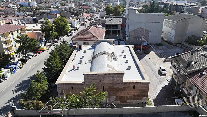 Konya Büyükşehir, Kadınhanı'ndaki Selçuklu mirası 'Raziye Sultan Kervansarayı'nda restorasyon çalışmasını yürütüyor.