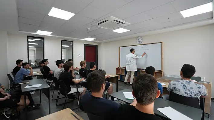 Konya Büyükşehir , 'Lima Yks Yaz Okulu' ile öğrencilere katkı sağlıyor