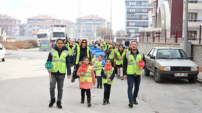 Konya Büyükşehir Öğrencilerin Okula Güvenle Gitmesi İçin 'Yayabüs' Projesini Başlattı