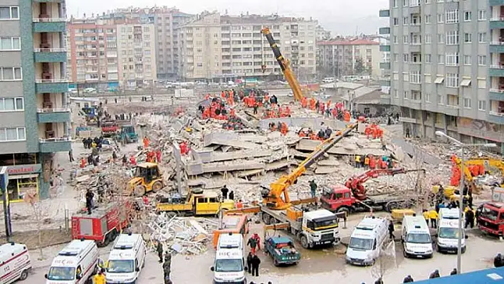 Konya'da 21 yıllık acı: Zümrüt Apartmanı faciası anılıyor