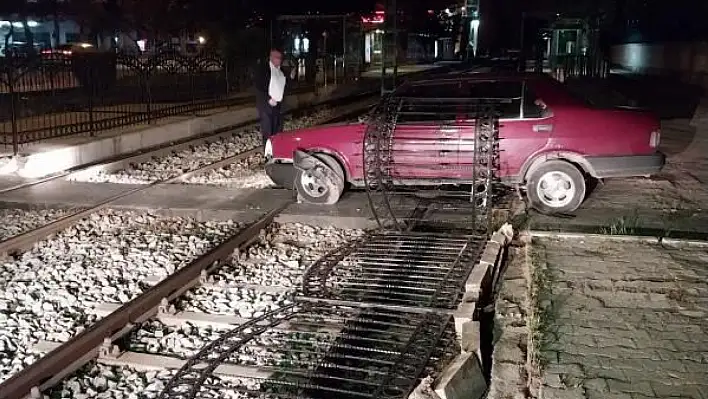 Konya'da Araç Tramvay Hattına daldı