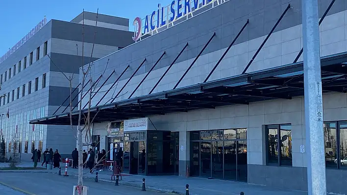 Konya'da Balkondan Düşen Yaşlı Kadın Hastaneye Kaldırıldı