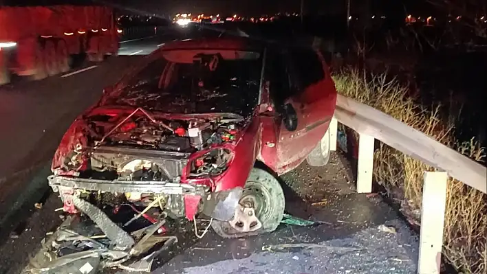 Konya'da bariyerlere çarpan otomobil sürücüsü yaralandı