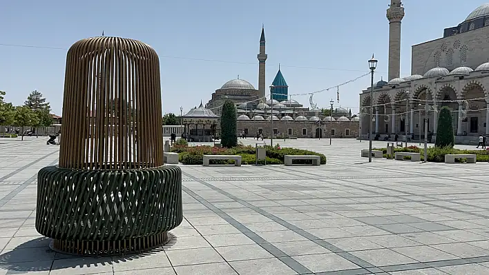 Konya'da Bayram Coşkusu: 50 Bin Kişi Oraya Akın Etti